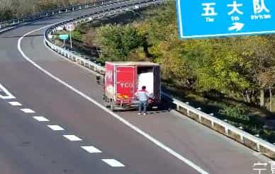核酸检测报告超时,宁夏一男子为躲避检查钻面粉袋4图 第2张 核酸检测报告超时,宁夏一男子为躲避检查钻面粉袋4图 第2张