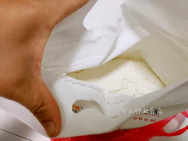 拆面粉袋子其实很简单,只要记住这一个小窍门,秒秒钟拉开! 第13张 拆面粉袋子其实很简单,只要记住这一个小窍门,秒秒钟拉开! 第13张
