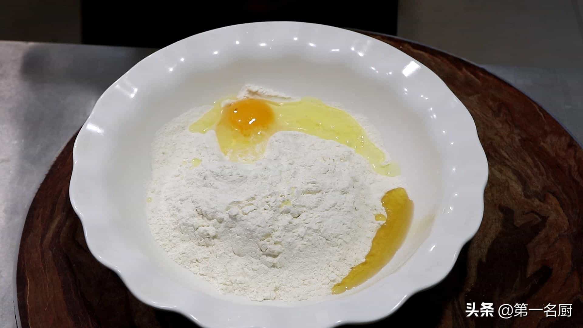 面粉最过瘾的5种做法,外酥里软,咬一口直掉渣,上桌就秒光 第3张 面粉最过瘾的5种做法,外酥里软,咬一口直掉渣,上桌就秒光 第3张