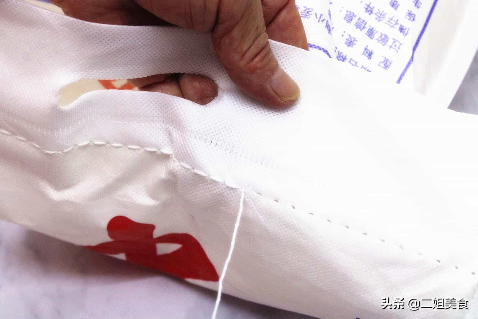 原来面袋子上有一个小机关,轻轻一拉就打开了,再不用生拉硬拽 第4张 原来面袋子上有一个小机关,轻轻一拉就打开了,再不用生拉硬拽 第4张