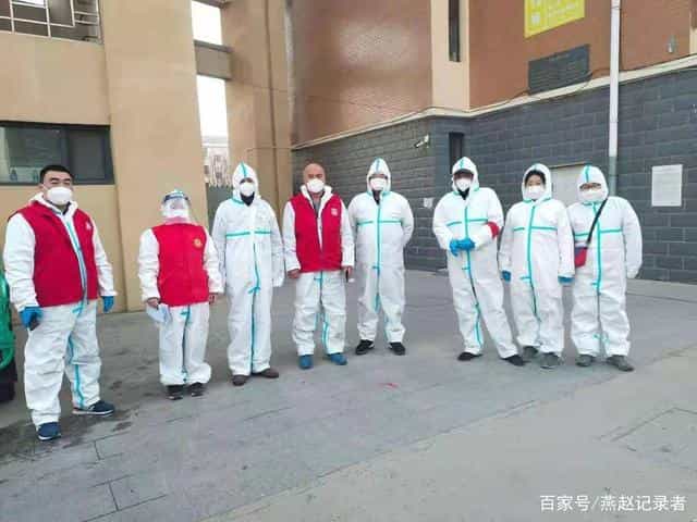 坐在面粉袋子上的小伙,他的头上有面粉,网友_有点心酸 第2张 坐在面粉袋子上的小伙,他的头上有面粉,网友_有点心酸 第2张
