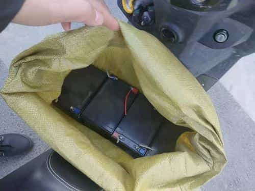 男子地铁口盗窃电动车电池被抓编织袋里搜出9块电池 第1张 男子地铁口盗窃电动车电池被抓编织袋里搜出9块电池 第1张