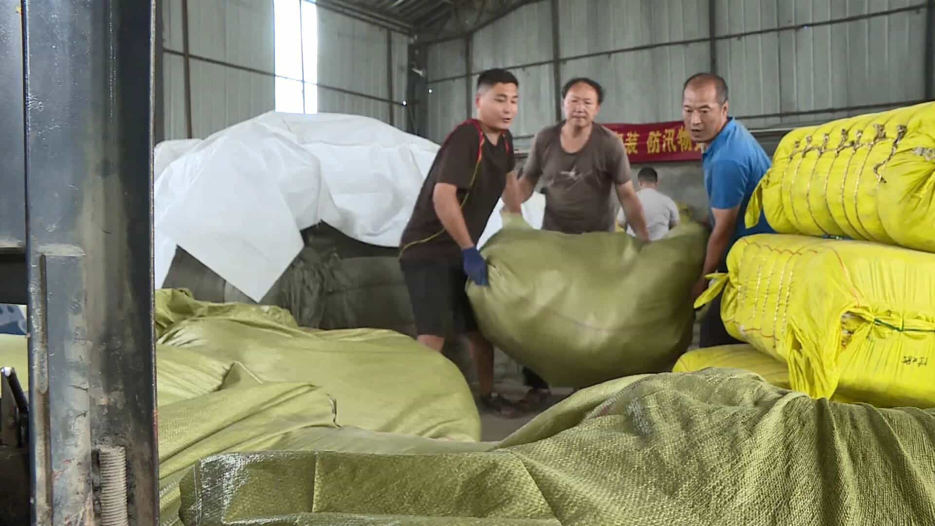 鲁津携手驰援河南20万斤蔬菜6万个编织袋已出发 第1张 鲁津携手驰援河南20万斤蔬菜6万个编织袋已出发 第1张