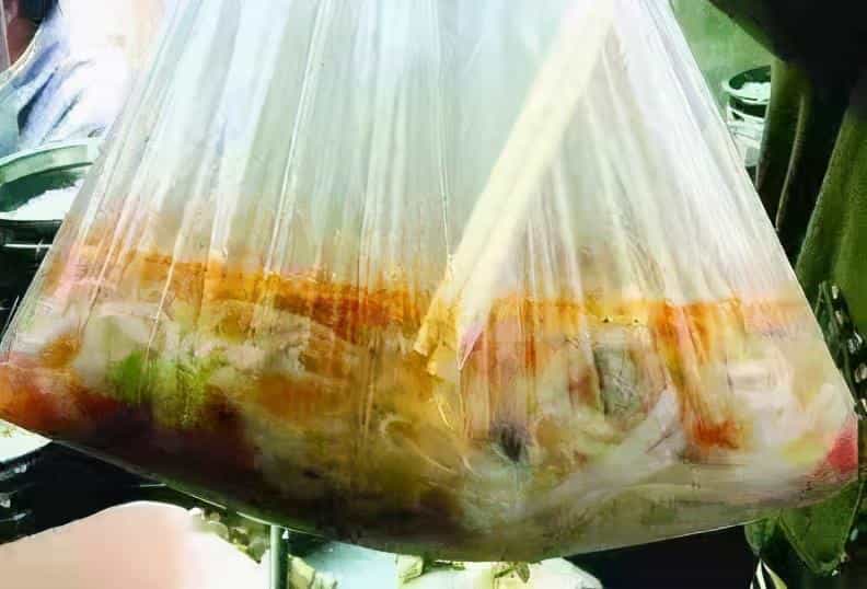 “拉面哥”,用塑料袋盛热拉面,这样做有毒吗_权威机构怎么说9图 第6张 “拉面哥”,用塑料袋盛热拉面,这样做有毒吗_权威机构怎么说9图 第6张