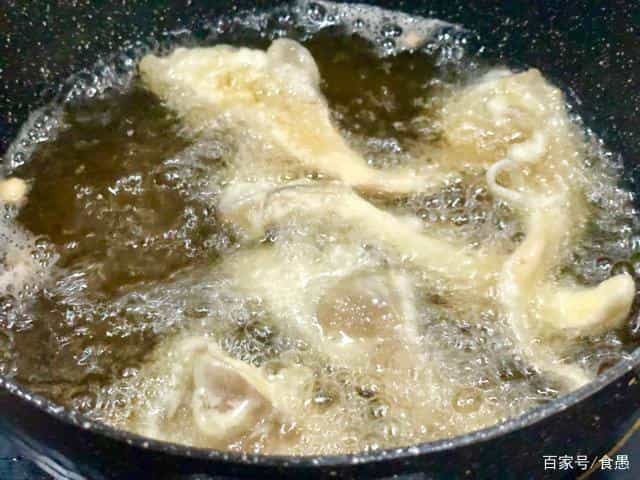 超解馋的老式干炸蘑菇,2种调糊,4种调味,金黄酥脆就是香 第9张 超解馋的老式干炸蘑菇,2种调糊,4种调味,金黄酥脆就是香 第9张