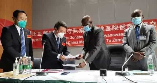 双语说河南|来自河南的中国援赞比亚医疗队将40余万元防疫物资捐给赞比亚 第1张 双语说河南|来自河南的中国援赞比亚医疗队将40余万元防疫物资捐给赞比亚 第1张