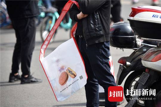成都糖酒会出新宠啦!尼龙大挎包(无纺布跨肩袋),你背了没? 第1张 成都糖酒会出新宠啦!尼龙大挎包(无纺布跨肩袋),你背了没? 第1张