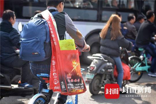 成都糖酒会出新宠啦!尼龙大挎包(无纺布跨肩袋),你背了没? 第9张 成都糖酒会出新宠啦!尼龙大挎包(无纺布跨肩袋),你背了没? 第9张