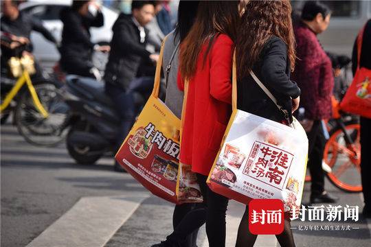 成都糖酒会出新宠啦!尼龙大挎包(无纺布跨肩袋),你背了没? 第8张 成都糖酒会出新宠啦!尼龙大挎包(无纺布跨肩袋),你背了没? 第8张